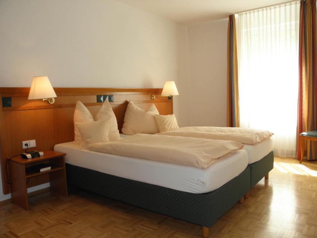 Hotel & Residenz Am Kurpark Schlangenbad Quarto foto